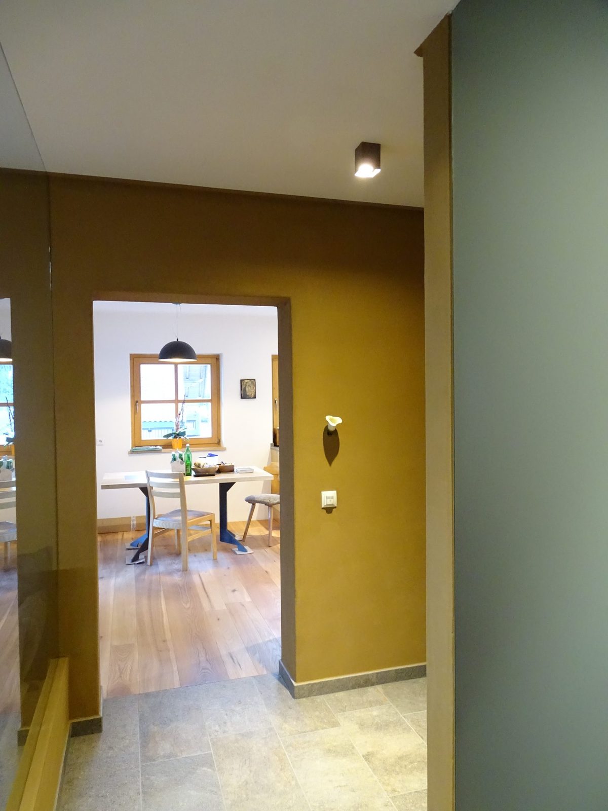 Haus mit Lehmfarbe renoviert